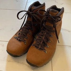 Danner 10EE brown Hiking Boots GUC